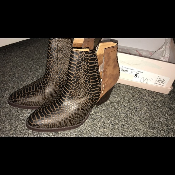 Ankle booties - Picture 2 of 4